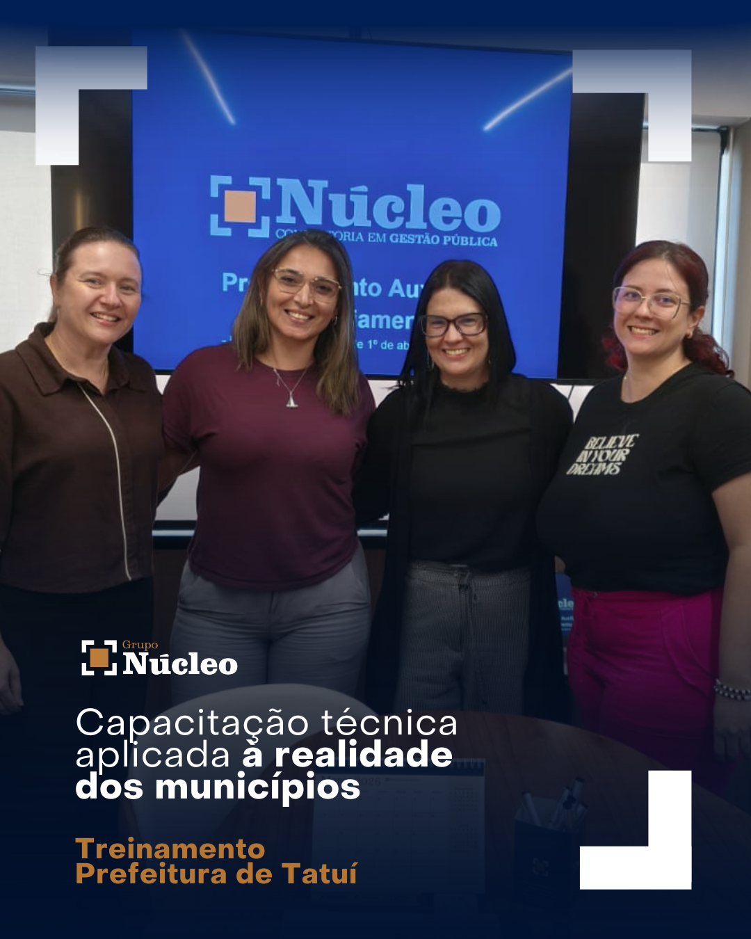 Servidores públicos durante treinamento sobre Nova Lei de Licitações na sala de capacitação da Núcleo Gestão Pública em Sorocaba